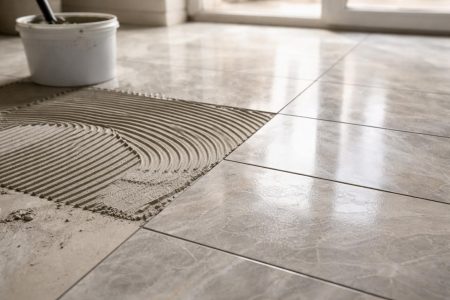 sol-moderne-carrelage-colle-seau