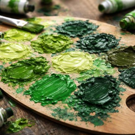 palette-peinture-tons-vert-pinceaux
